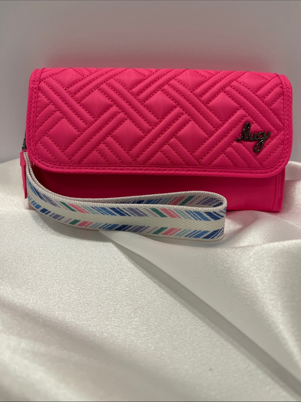 LUG - NWOT - Stroll Wallet in Magenta